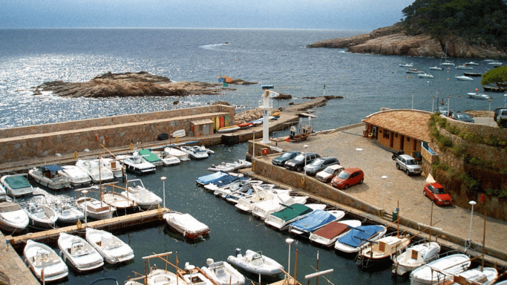 Fornells, hameau marin de Begur entre port de plaisance et criques le-port-de-plaisance-et-les-criques-de-fornells