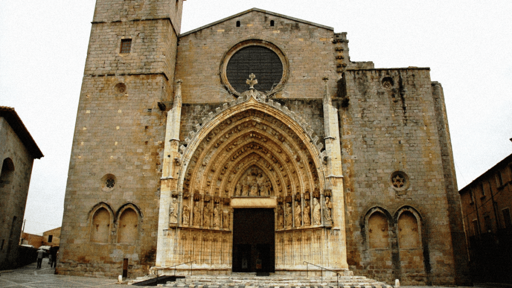 limposante-basilique-santa-maria-de-castello-1