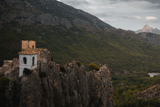 Château de Requesens, forteresse de l'Albera Château de Requesens, forteresse de l'Albera